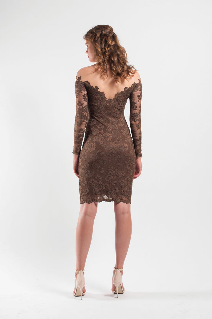 Robe de cocktail à épaules dénudées