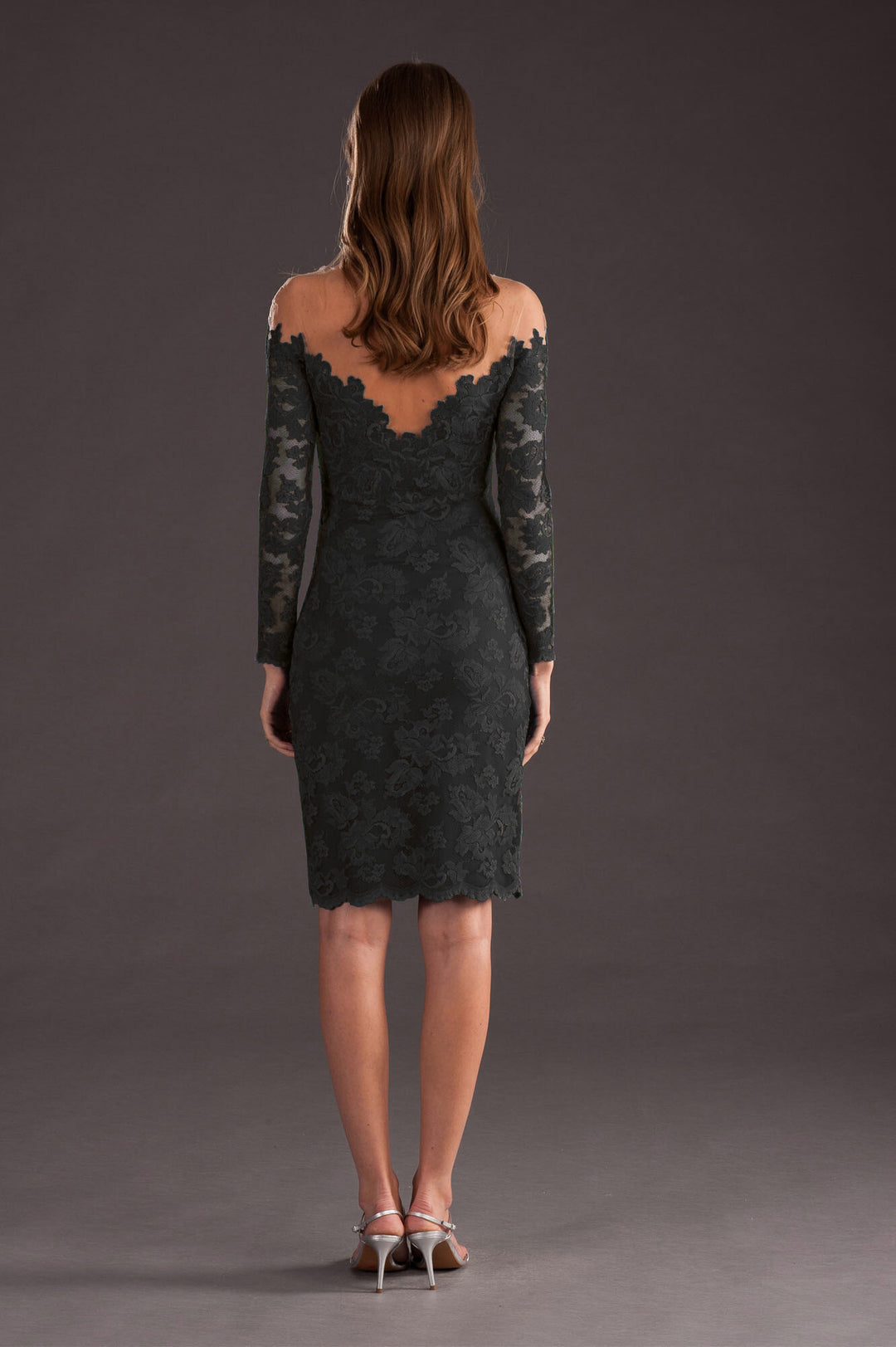 Robe de cocktail à épaules dénudées