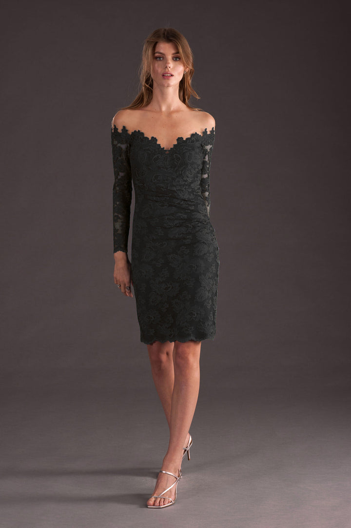 Robe de cocktail à épaules dénudées