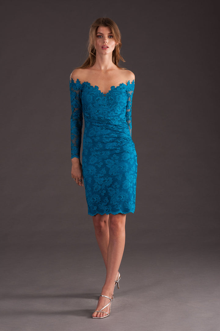 Robe de cocktail à épaules dénudées