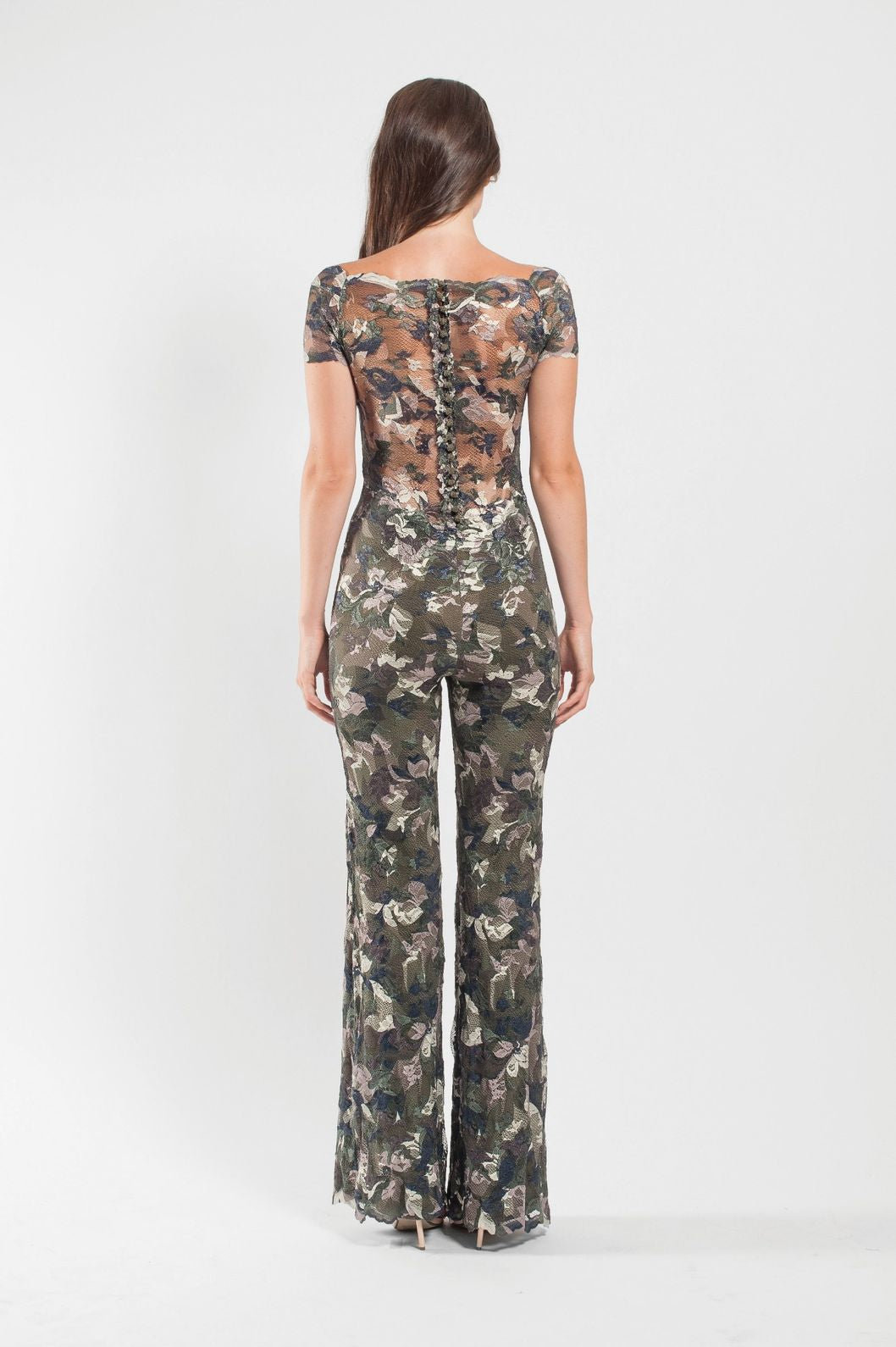 Combinaison en dentelle à col en V