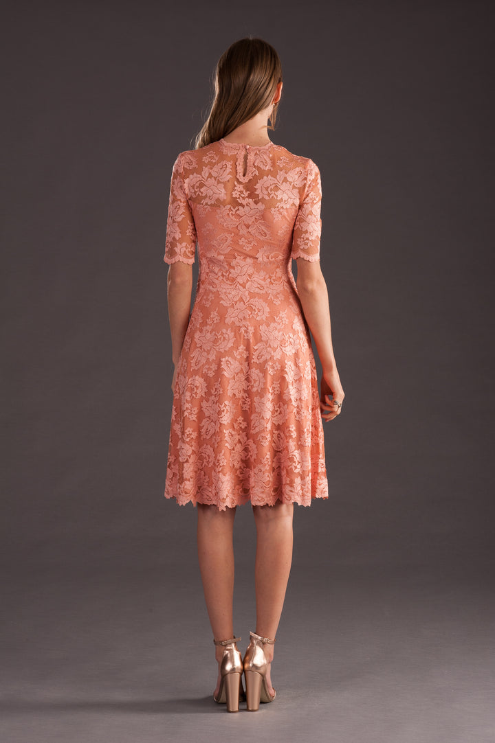 A-Linien-Kleid mit transparenten Ärmeln und gewellten Details