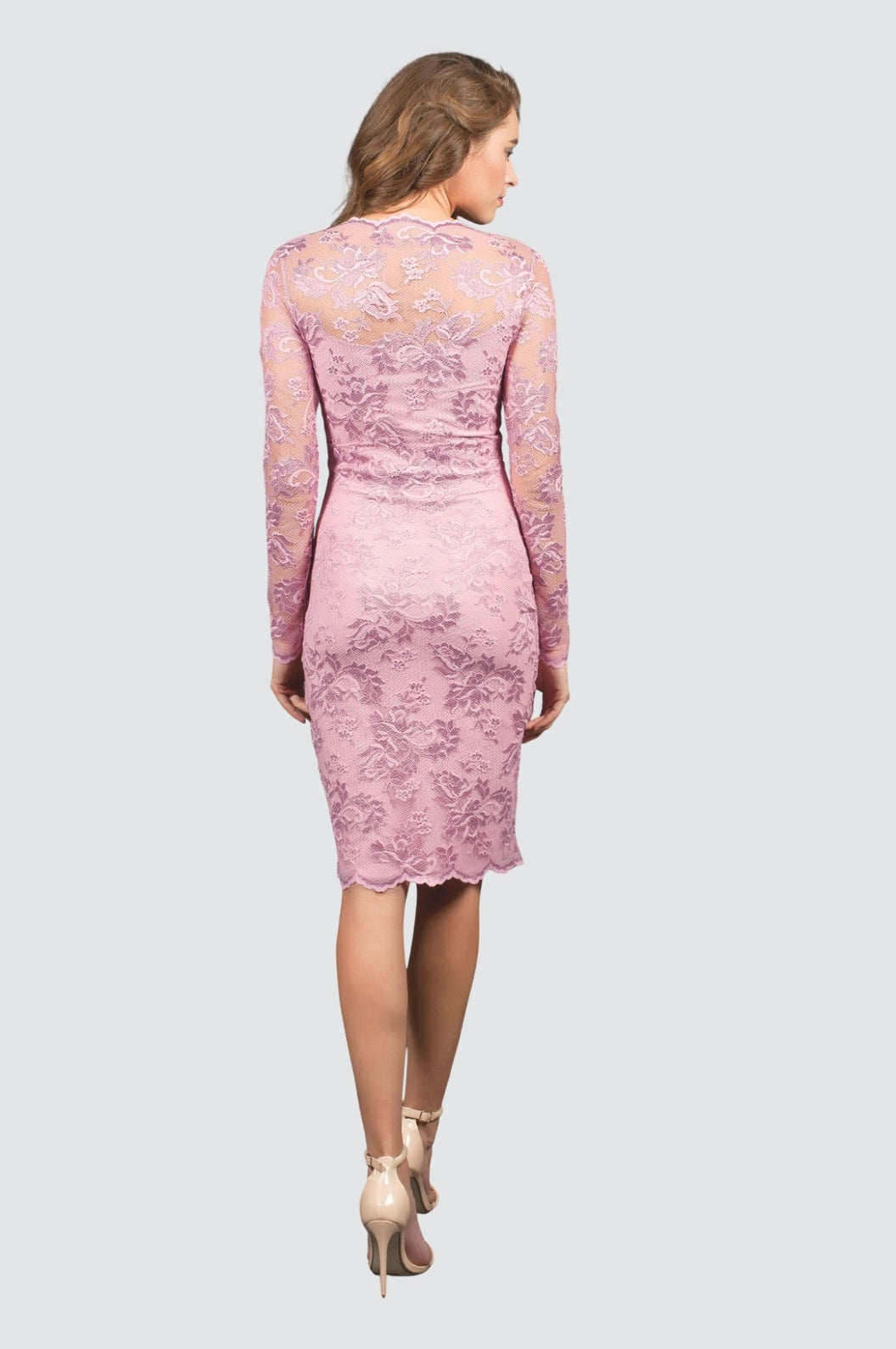 Robe en dentelle à manches longues