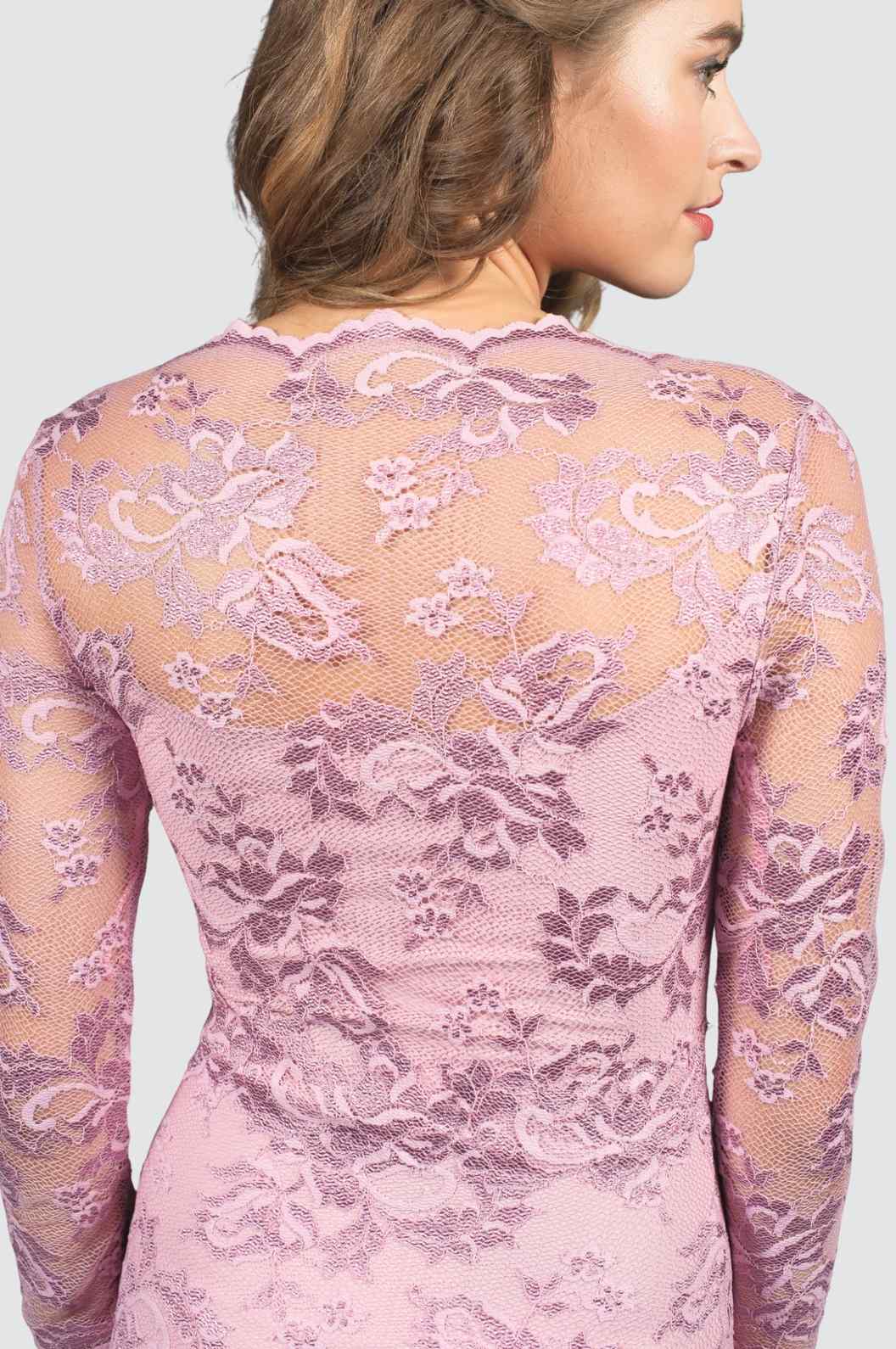 Robe en dentelle à manches longues