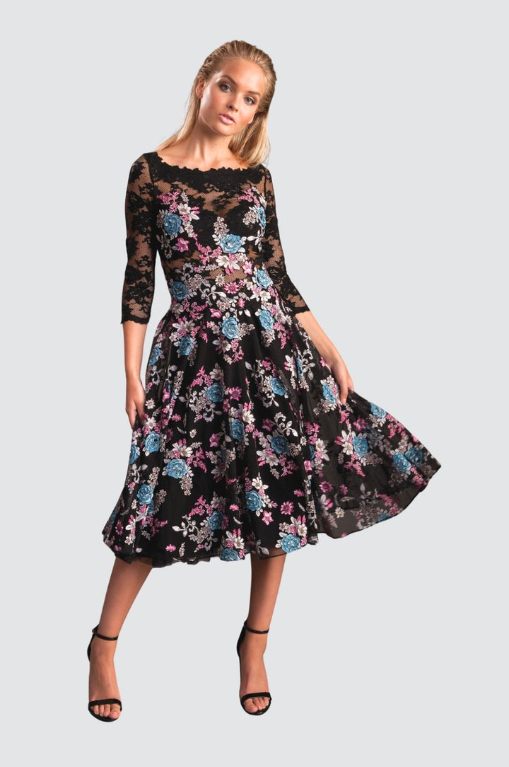 Schwarzes Spitzenkleid mit Blumenmuster