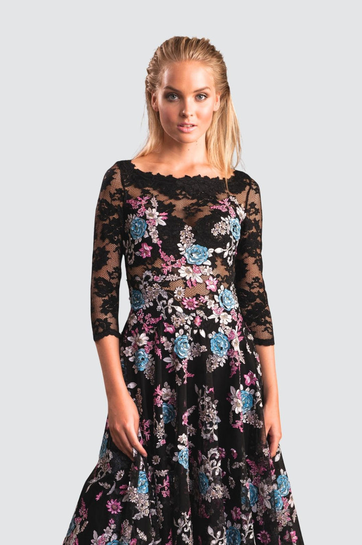 Schwarzes Spitzenkleid mit Blumenmuster