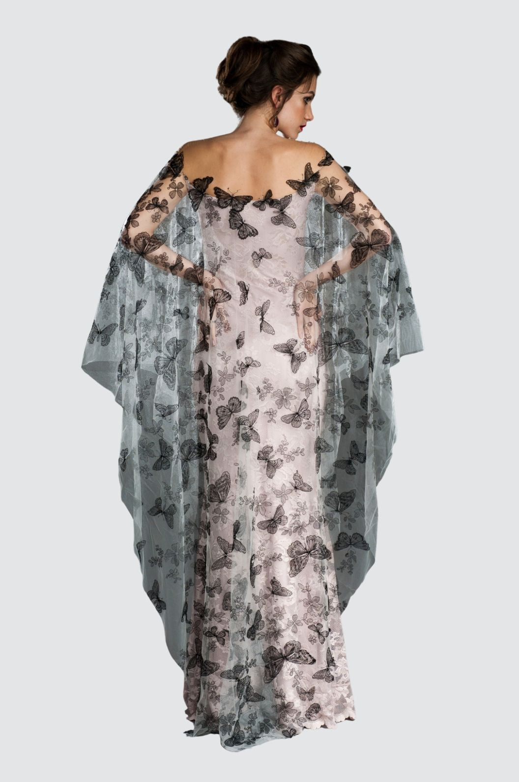 Robe de cocktail asymétrique en dentelle et franges