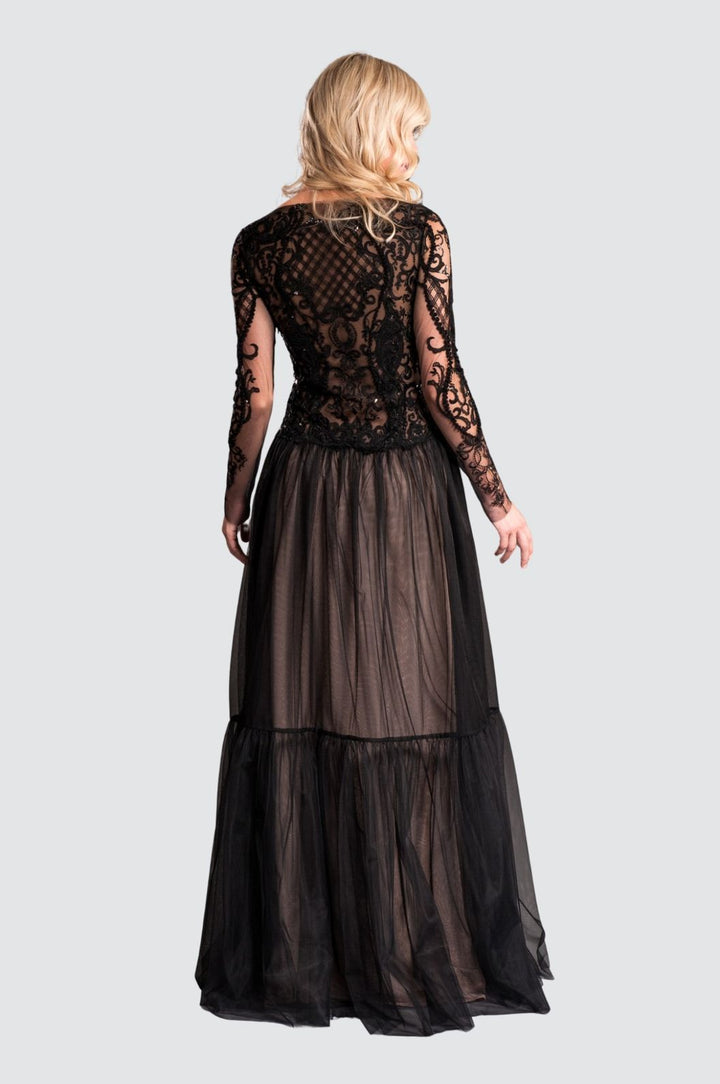 Robe longue ajustée et évasée à paillettes dans le dos