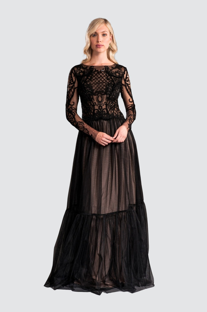 Robe longue ajustée et évasée à paillettes dans le dos