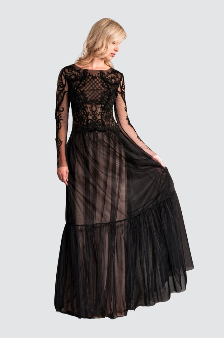 Robe longue ajustée et évasée à paillettes dans le dos