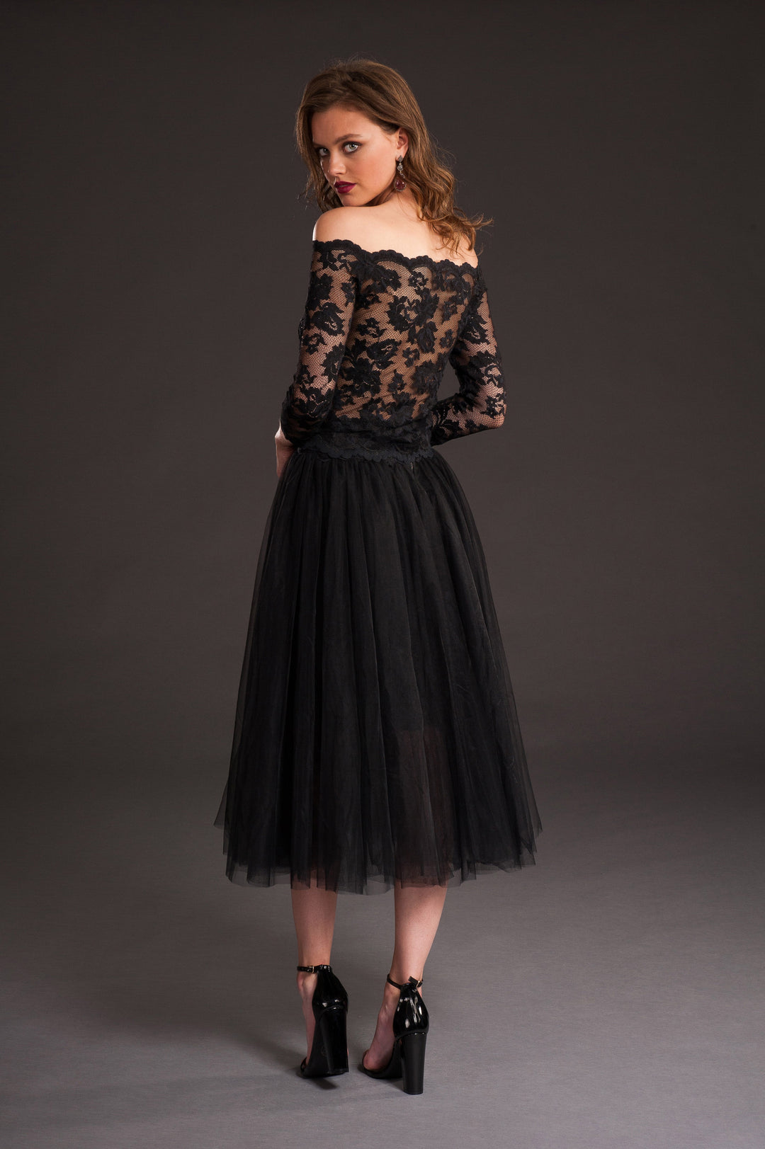 Elegant Black Tulle Midi Skirt-3