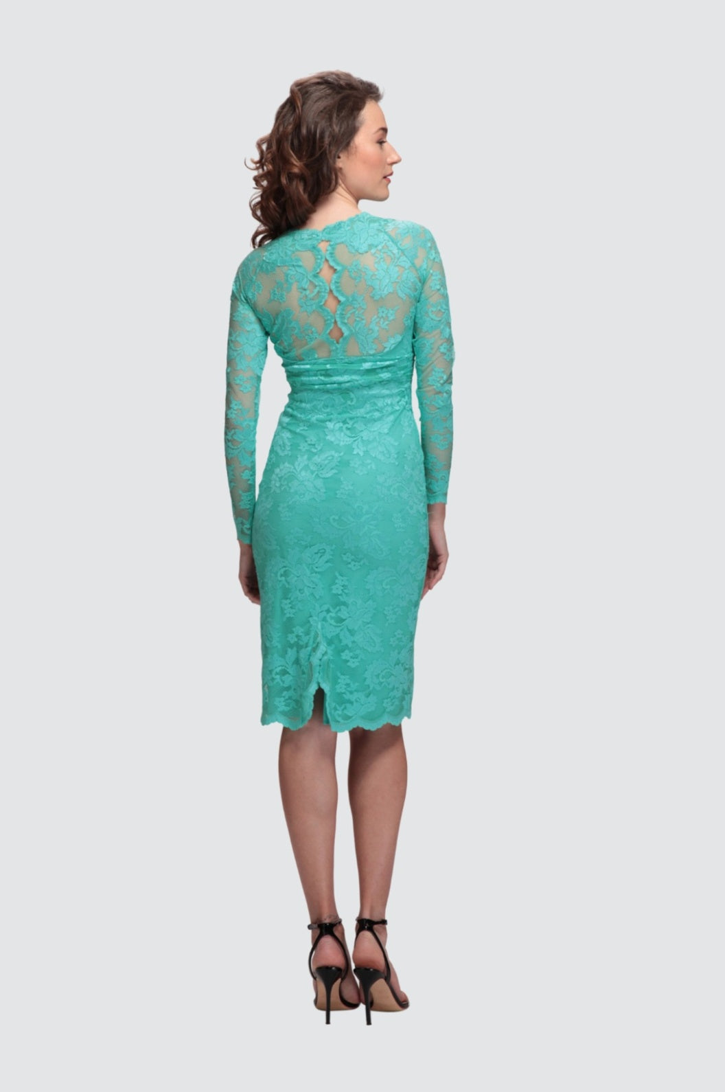 Kleid mit V-Ausschnitt und Muschelsaum