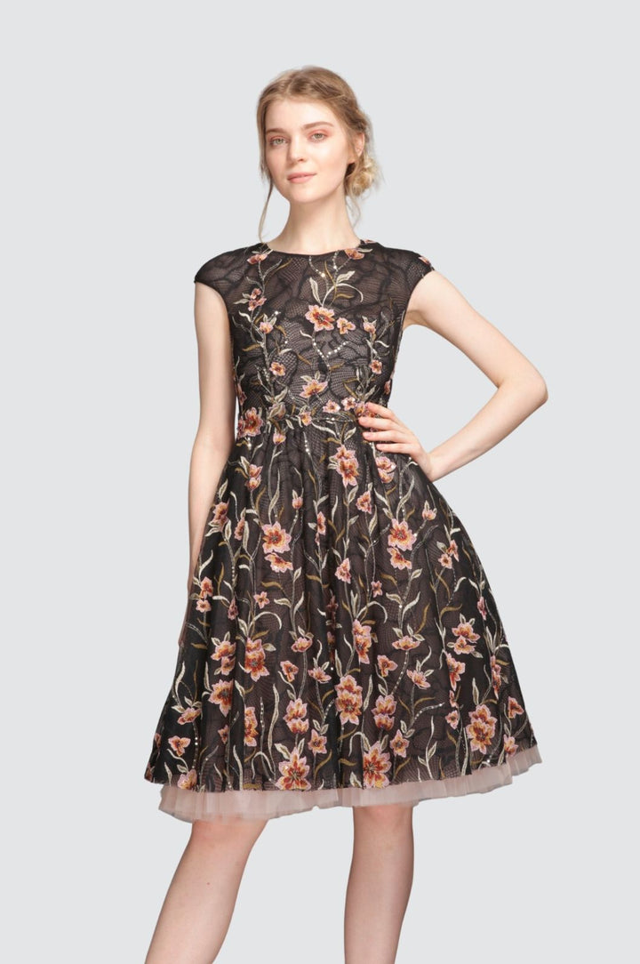 Schwarzes ausgestelltes Tutu-Kleid aus Netzstoff