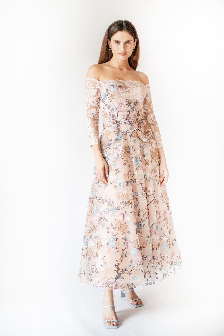 Schulterfreies Midikleid mit Stickerei