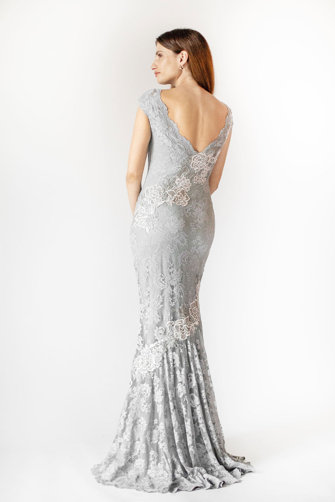 Elegantes Spitzenkleid in Taubengrau
