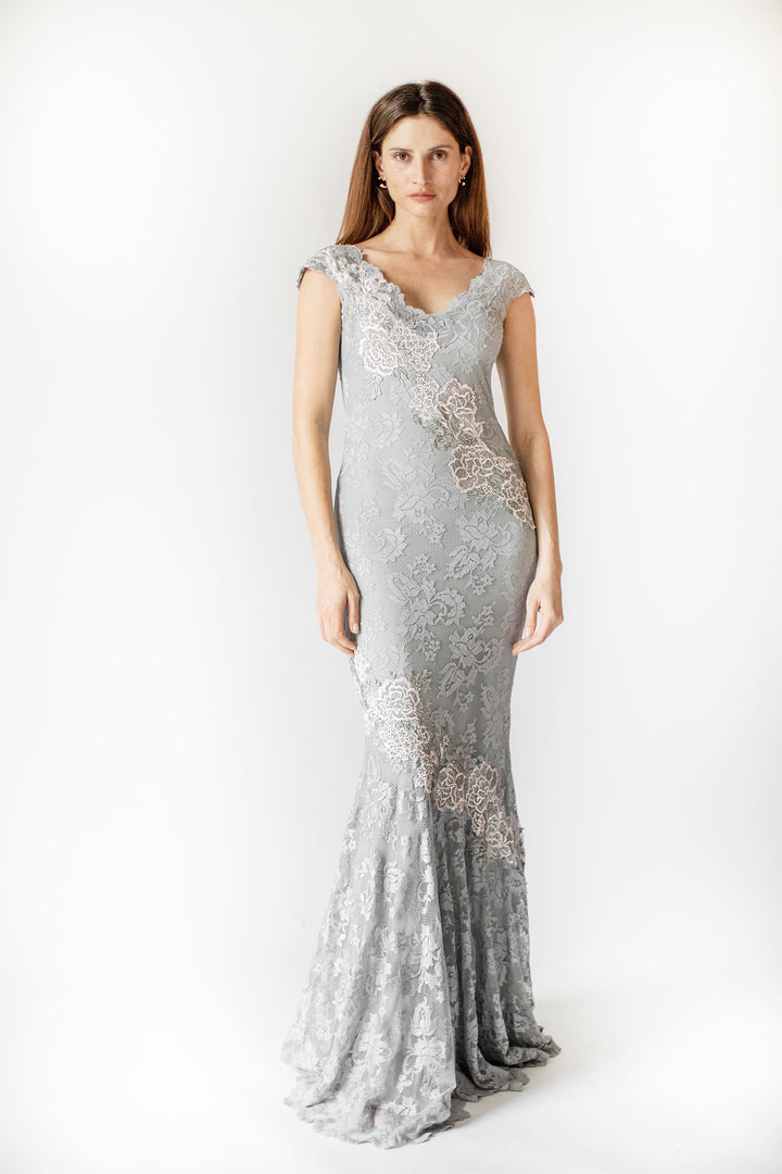 Elegantes Spitzenkleid in Taubengrau