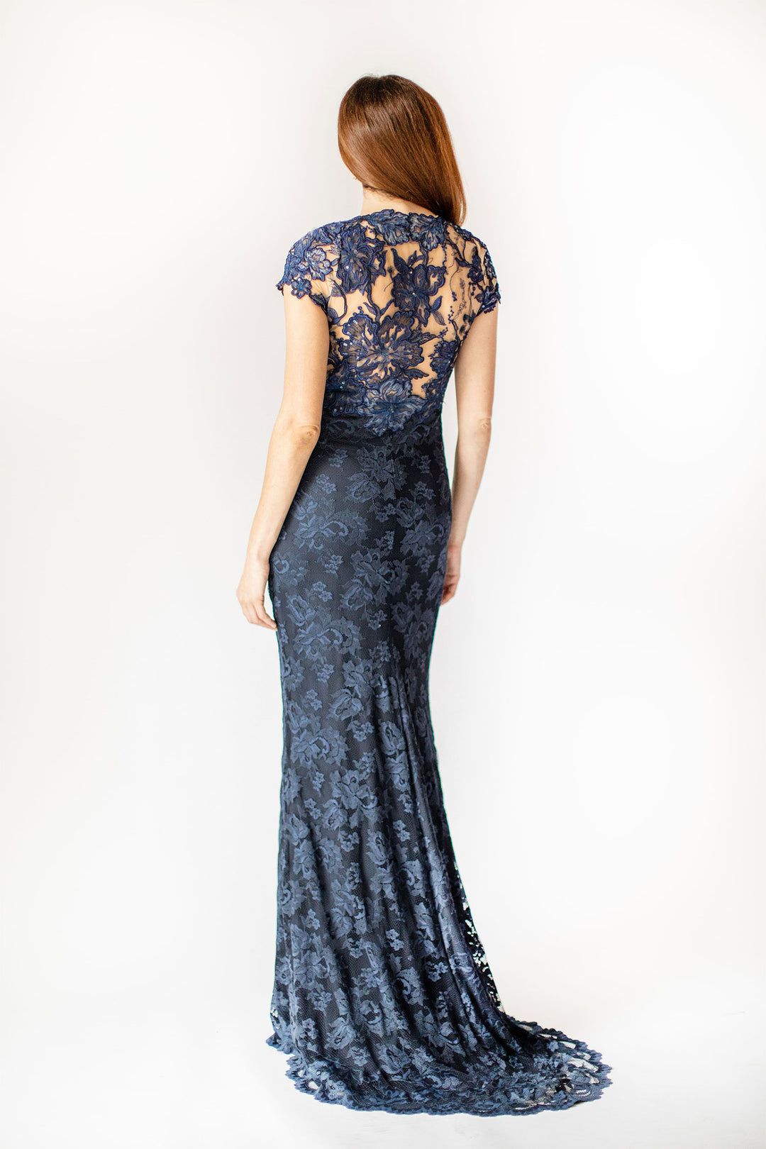 Sapphire Blooms Spitzenkleid mit floralen Applikationen