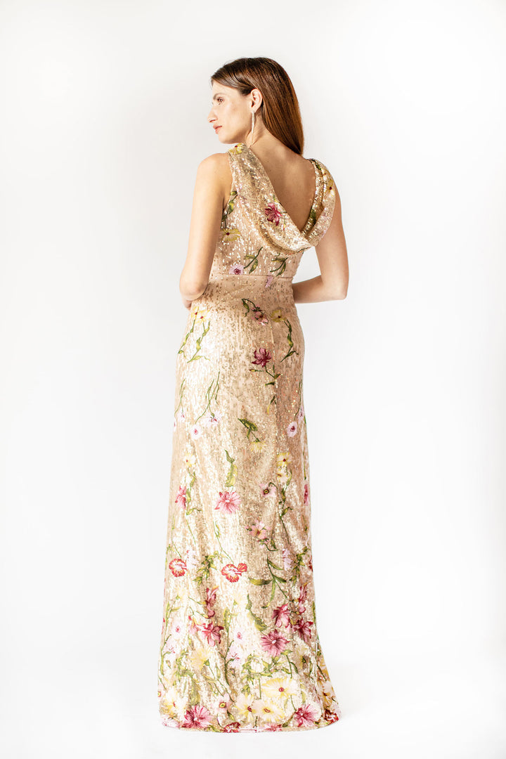 Paillettenkleid mit vergoldeter Blüte und drapiertem Rücken