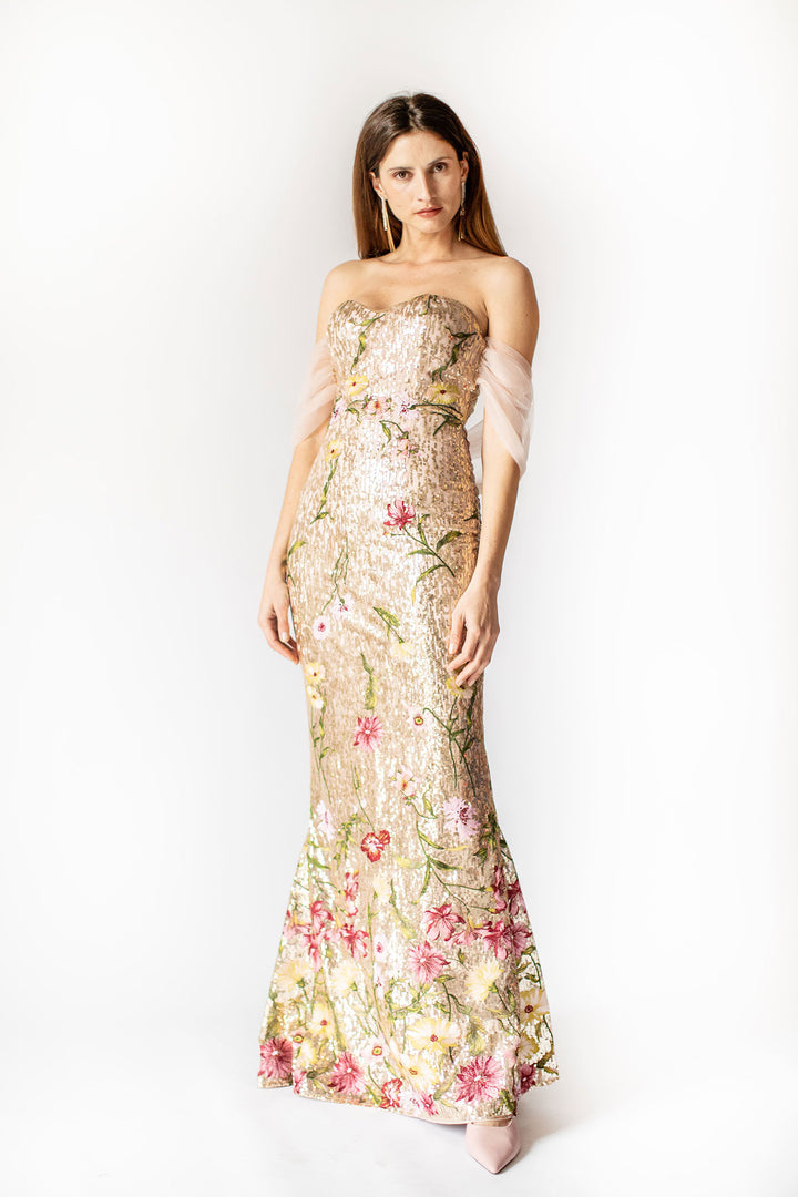 Celestial Bloom – Trägerloses, goldenes Kleid mit drapiertem Rücken