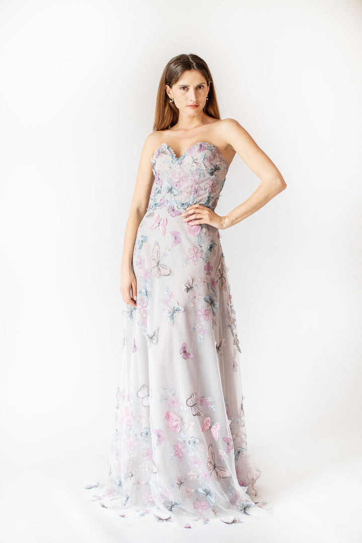 Märchenhaftes trägerloses Kleid