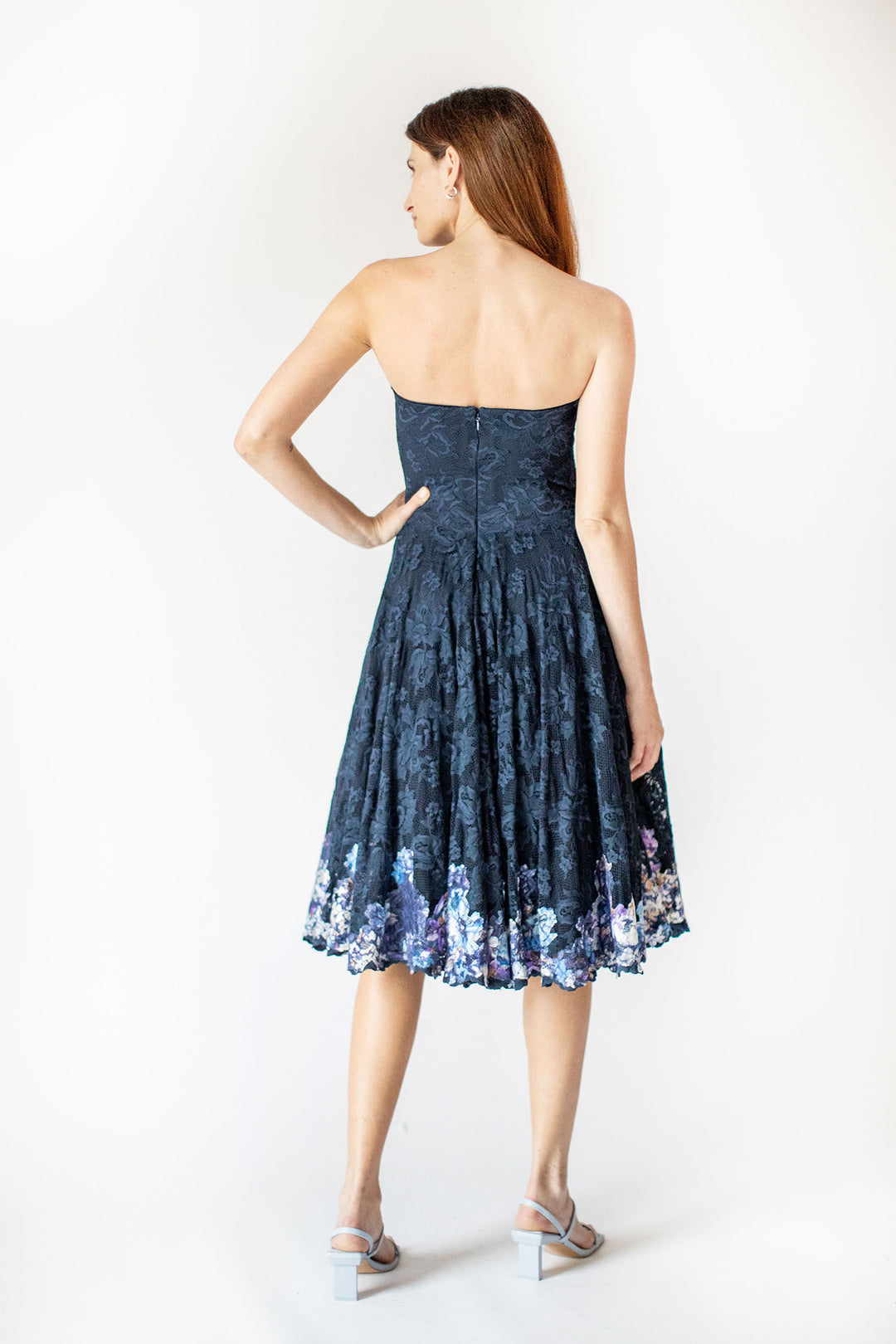 Trägerloses Bustier-A-Linien-Spitzenkleid