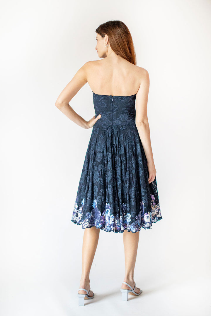 Trägerloses Bustier-A-Linien-Spitzenkleid