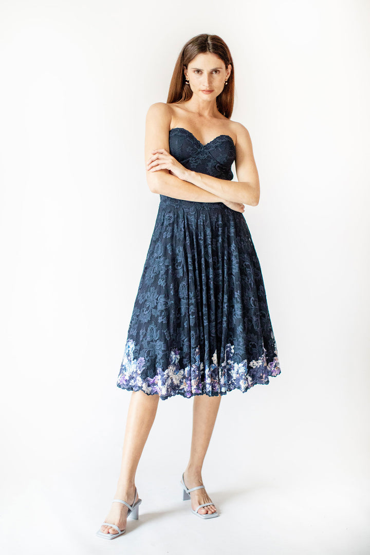 Trägerloses Bustier-A-Linien-Spitzenkleid