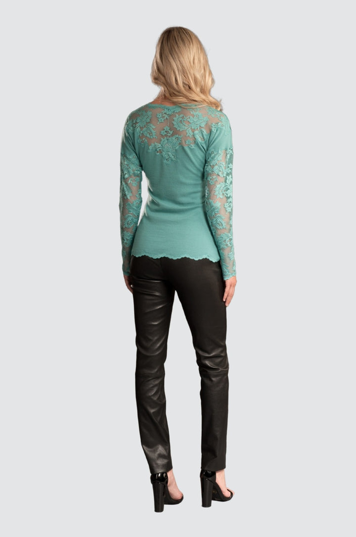 Hautfarbener Pullover aus Kaschmir und Spitze