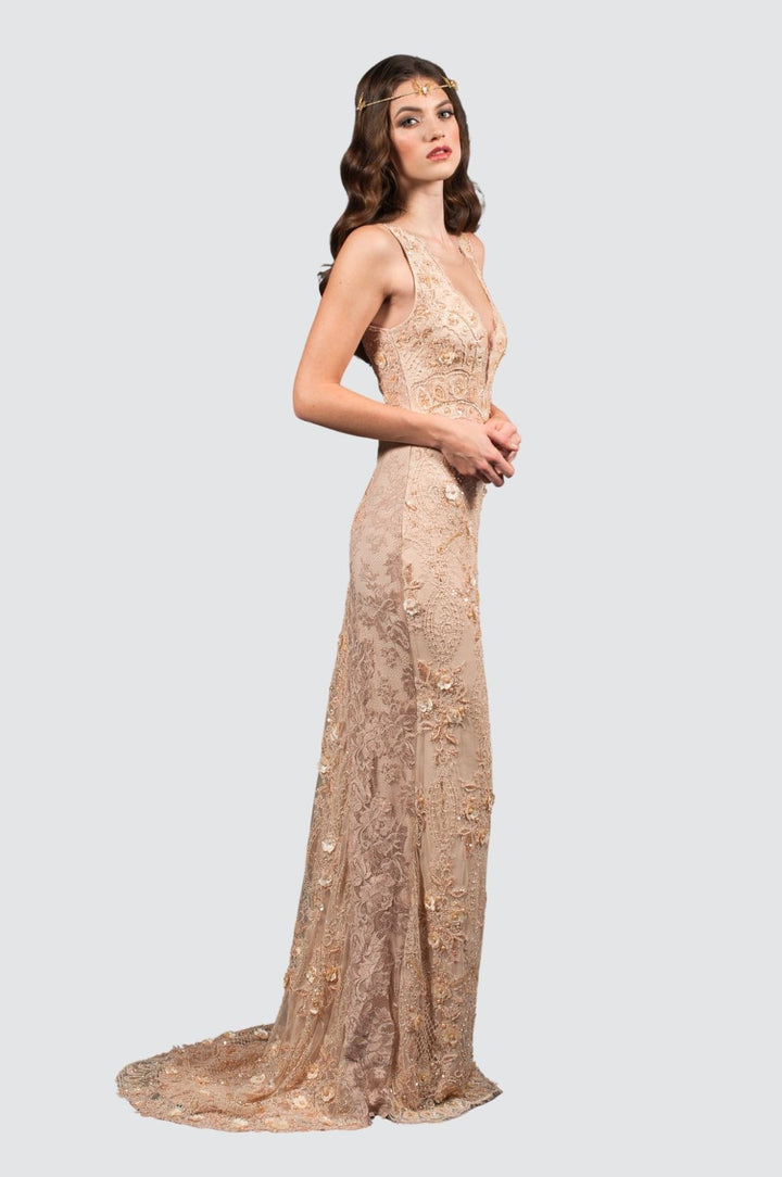 Kleid mit nacktem Hals