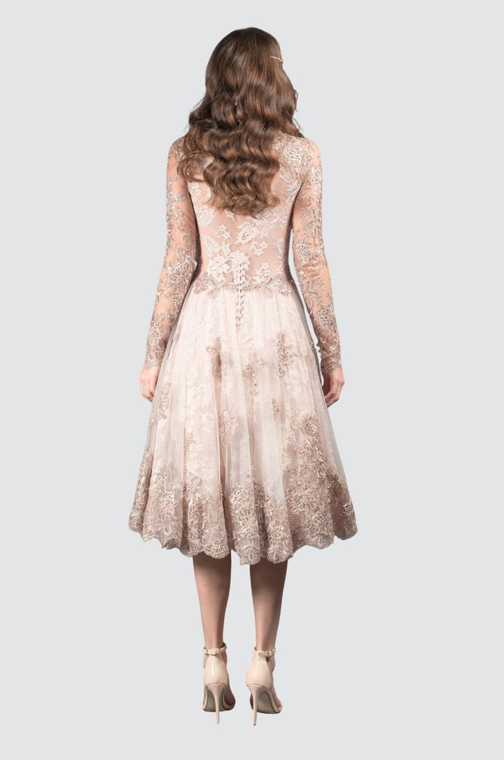 Robe en dentelle à l'eau de rose