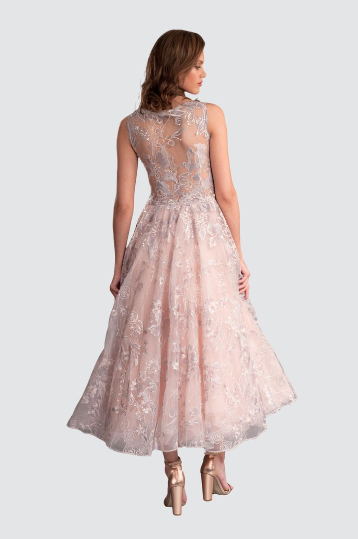 Robe mi-longue romantique à coupe trapèze