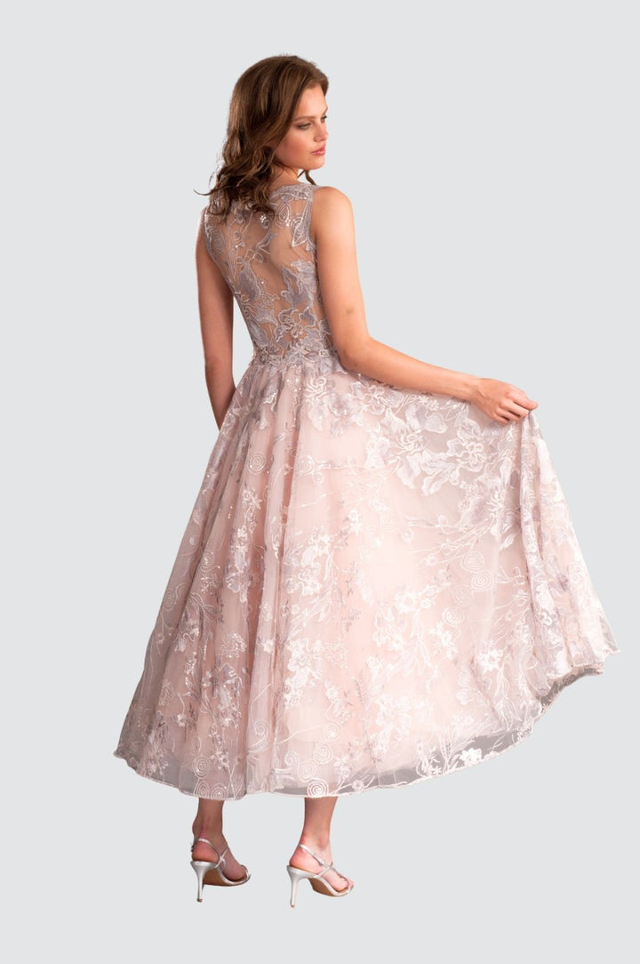 Robe mi-longue romantique à coupe trapèze