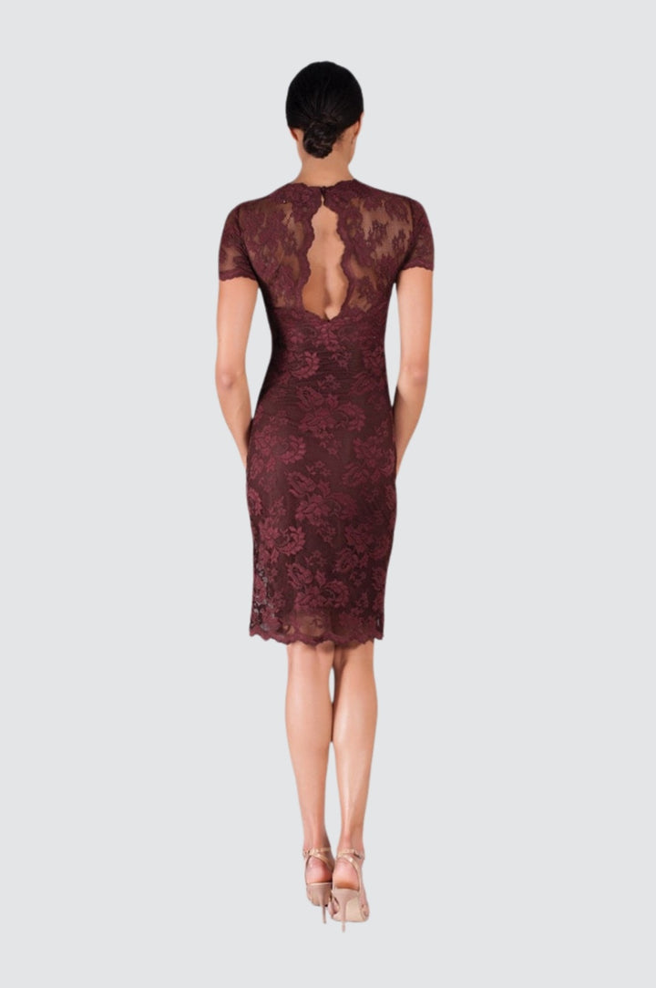 Robe en dentelle avec illusion