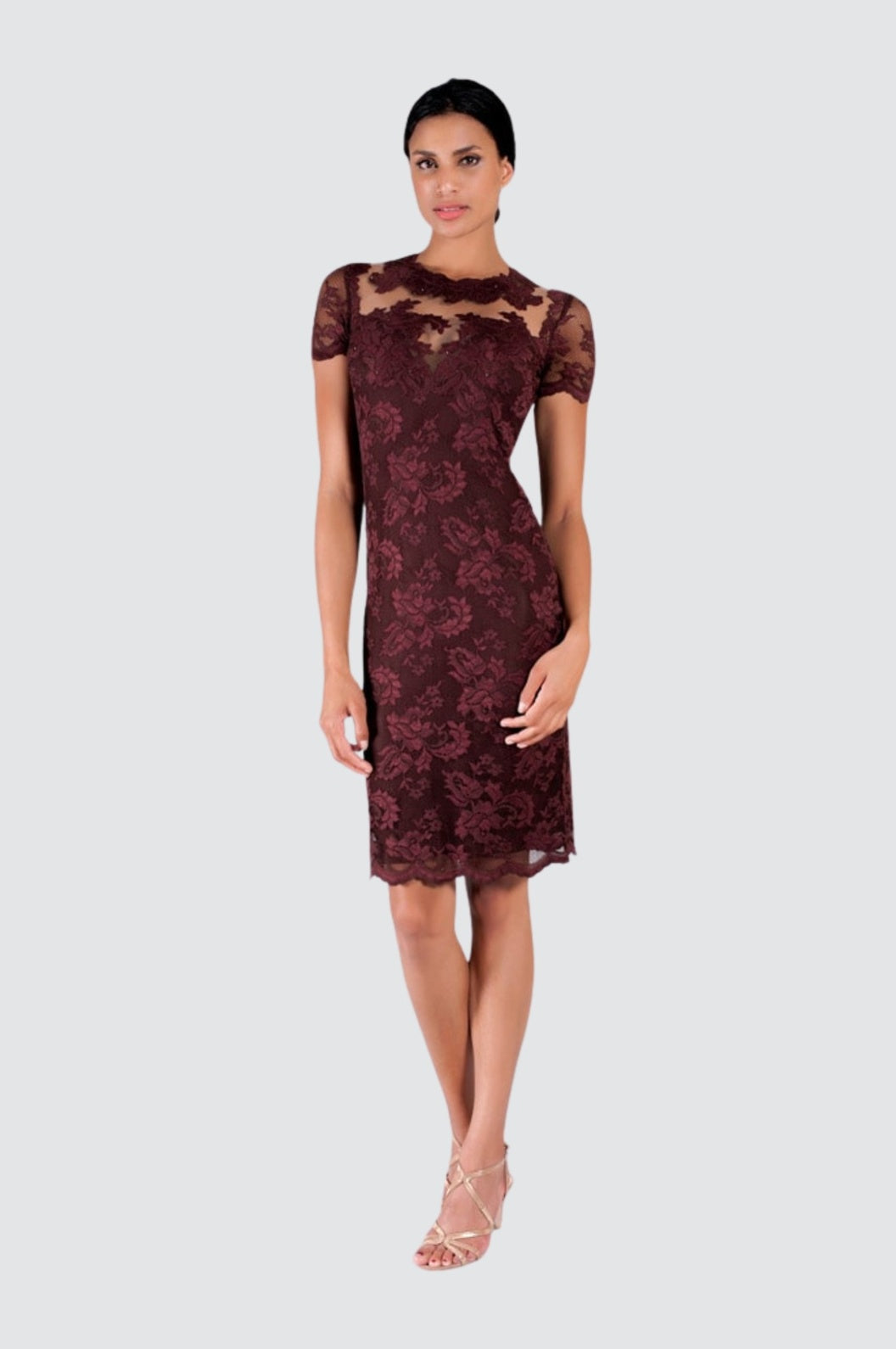 Robe en dentelle avec illusion