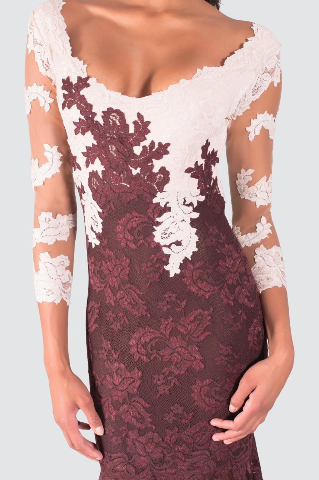Robe bicolore élégante avec jupe en tulle illusion