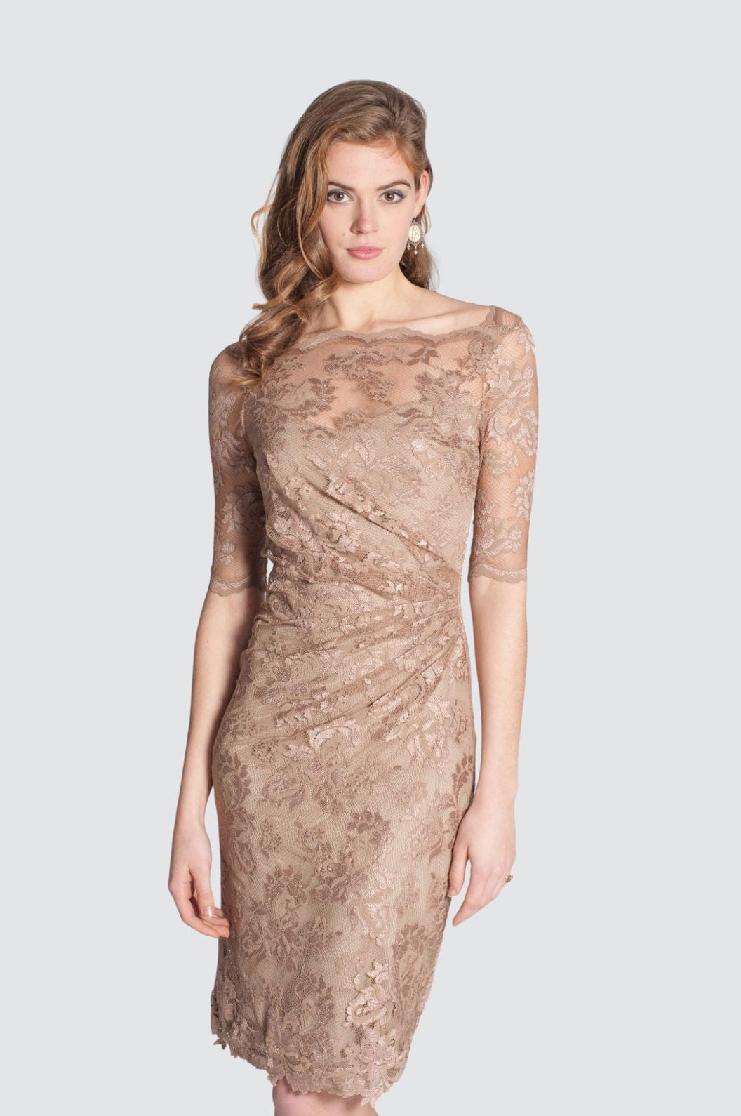 Cocktailkleid aus Spitze mit Swarovski-Kristallen