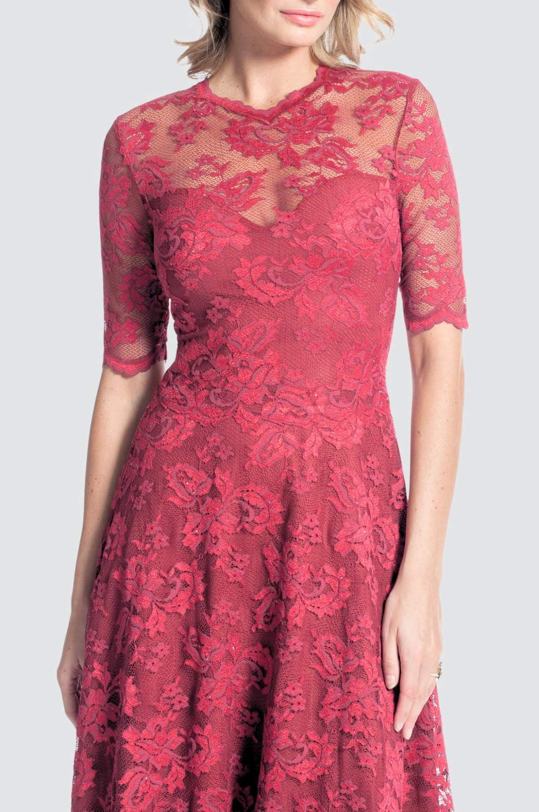 Kurzärmliges Spitzenkleid