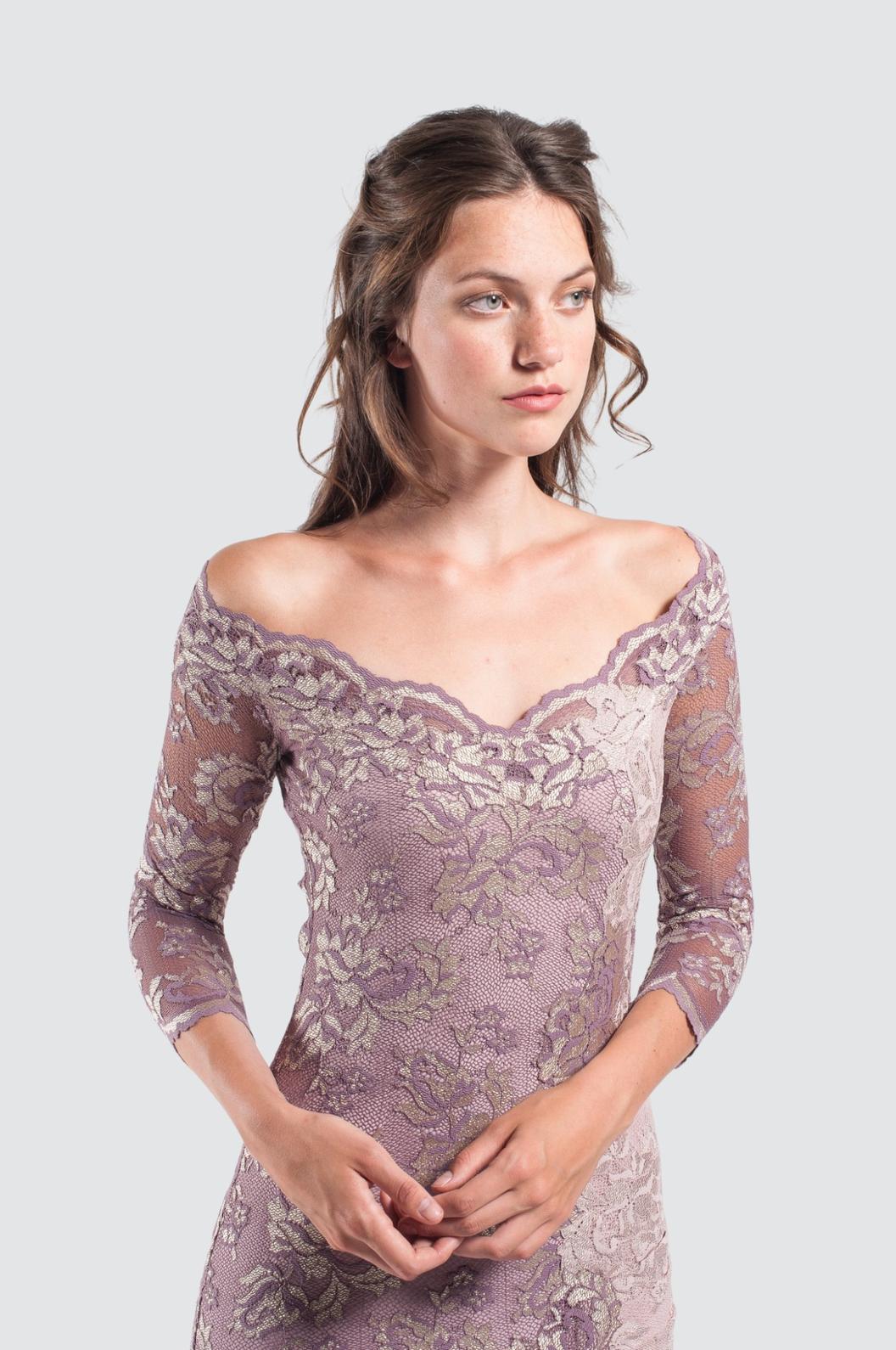 Robe en dentelle florale à manches transparentes