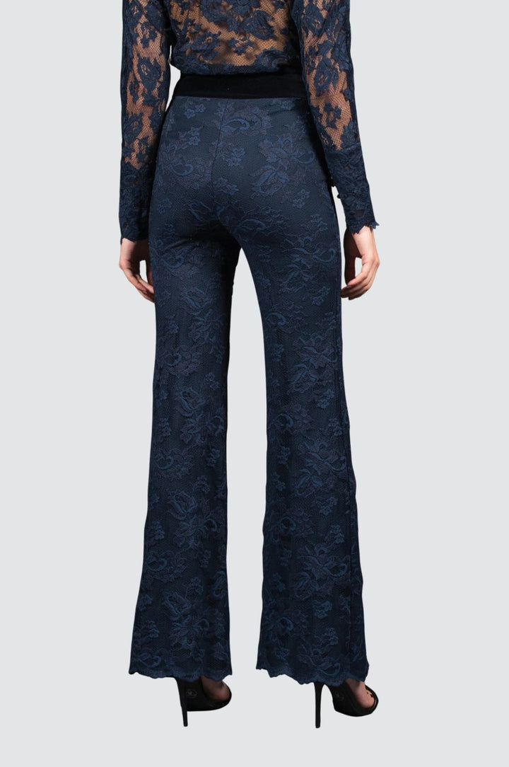 Kleid aus geblümter Spitze mit transparenten Ärmeln