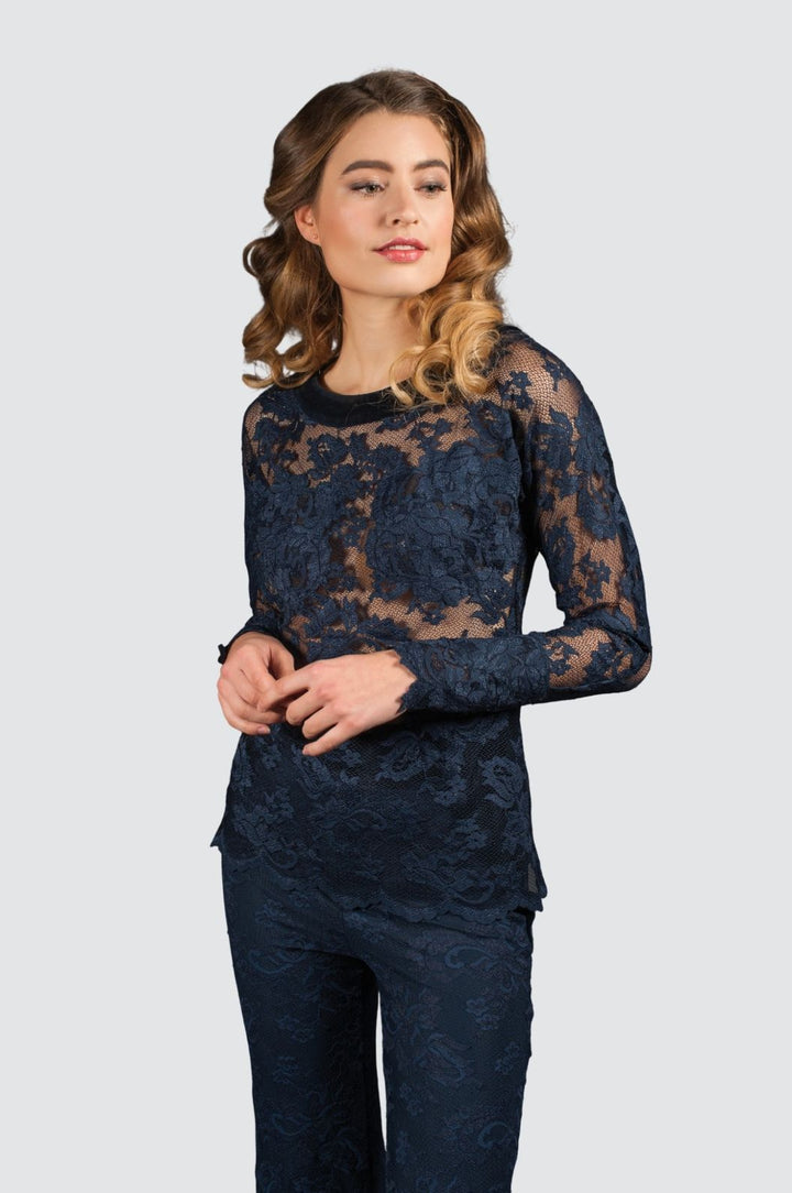 Kleid aus geblümter Spitze mit transparenten Ärmeln