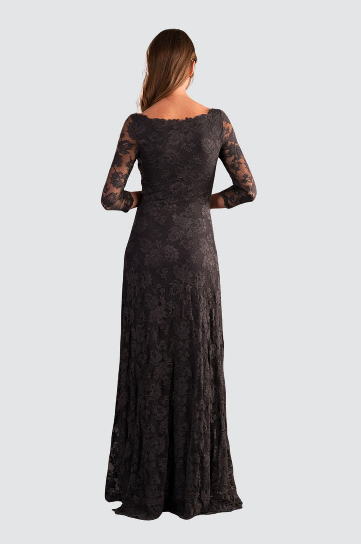 Spitzenkleid mit V-Ausschnitt