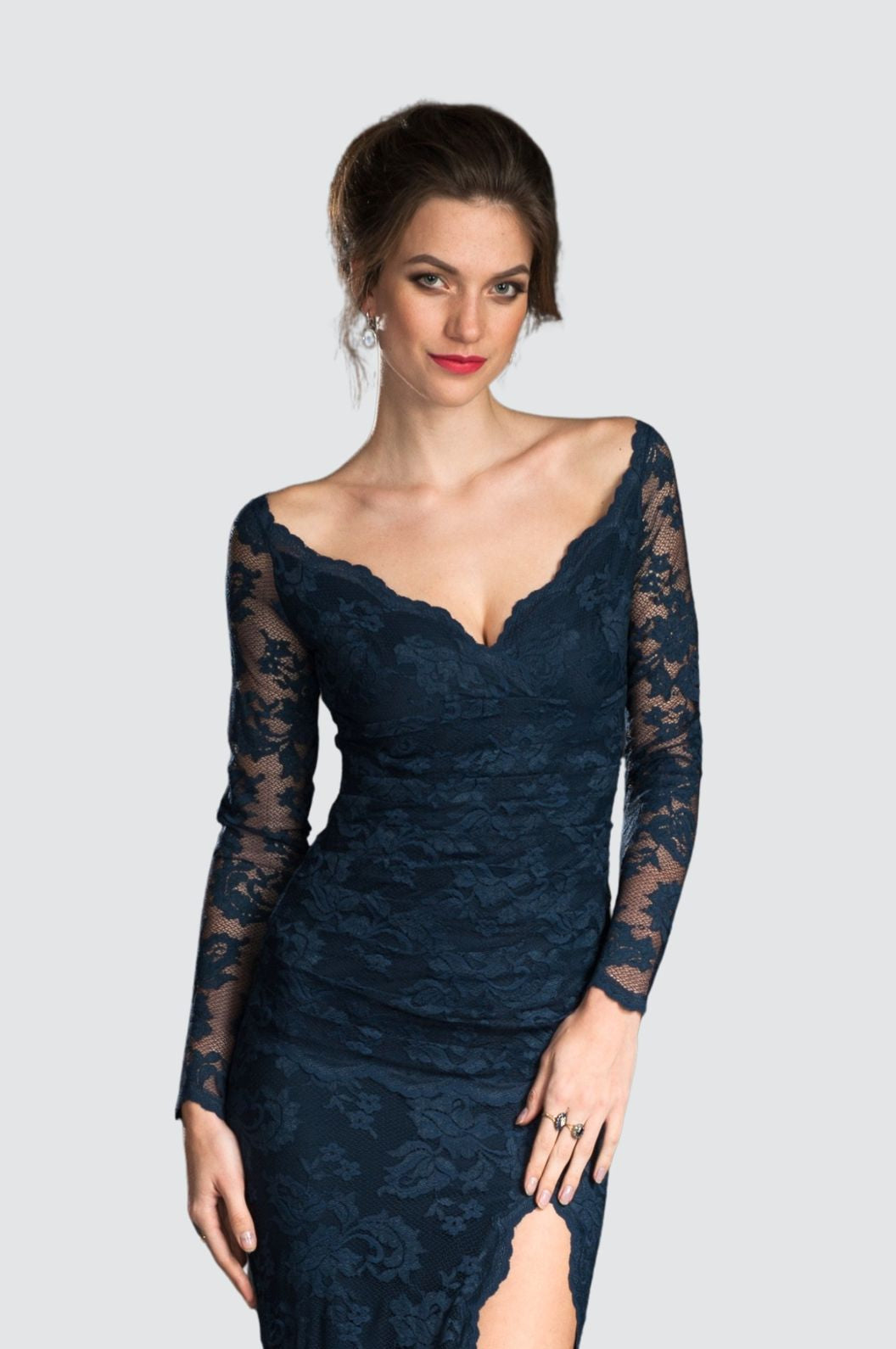 Haut en dentelle ouvert sur le devant