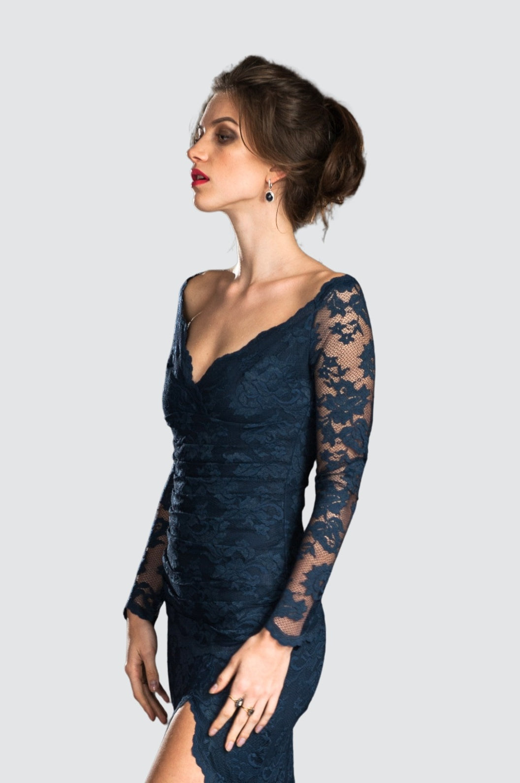 Haut en dentelle ouvert sur le devant