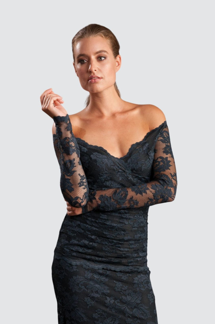 Haut en dentelle ouvert sur le devant