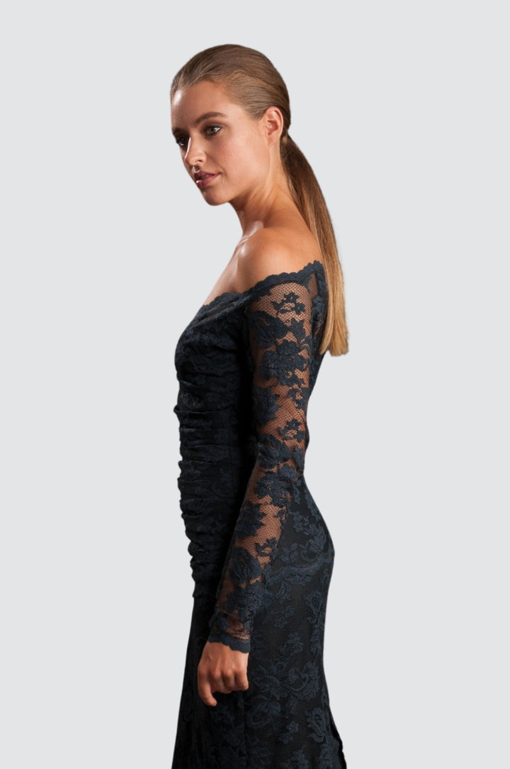 Haut en dentelle ouvert sur le devant