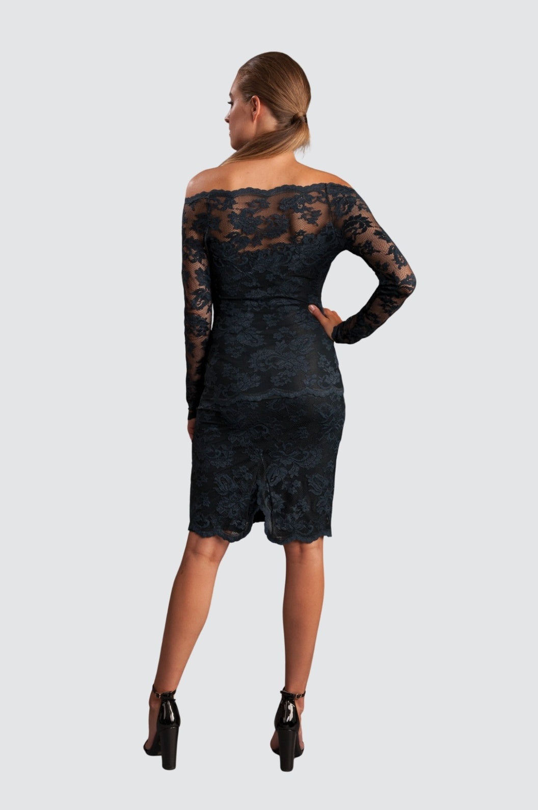 Eleganter schwarzer Spitzenrock mit Schlitz hinten