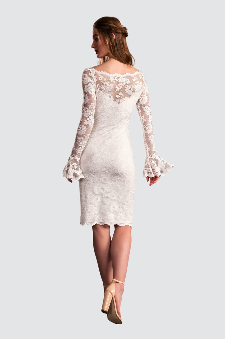 Robe mi-longue en dentelle avec volants subtils