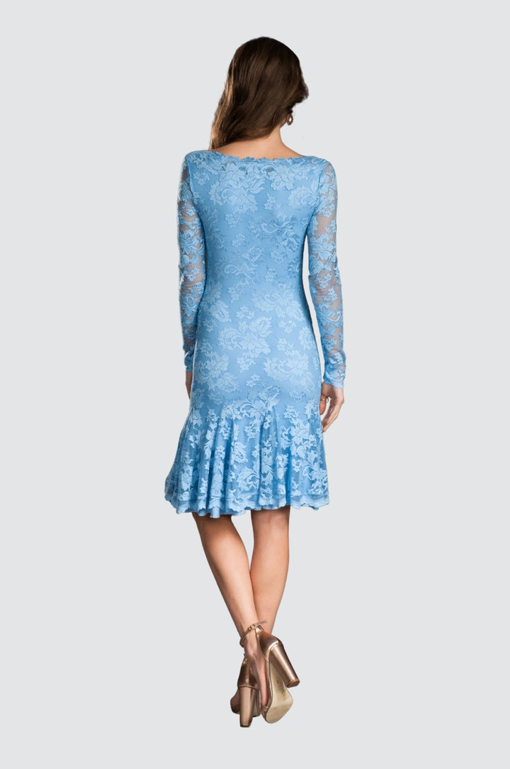 Robe de cocktail en dentelle à manches longues