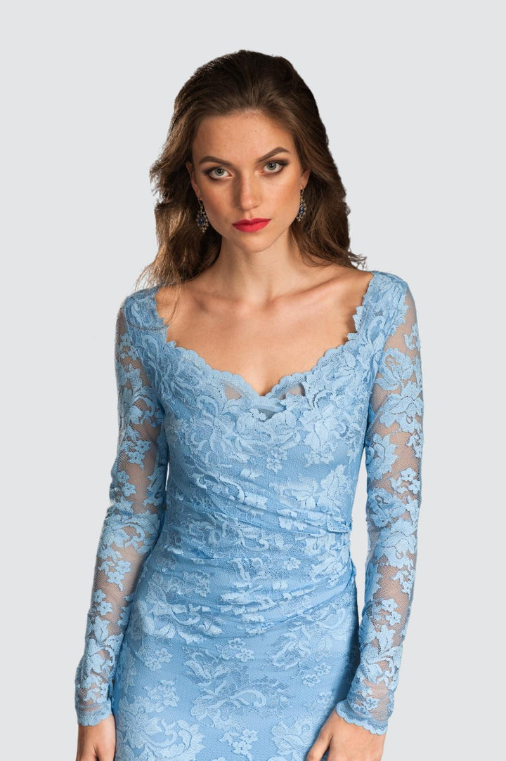 Robe de cocktail en dentelle à manches longues