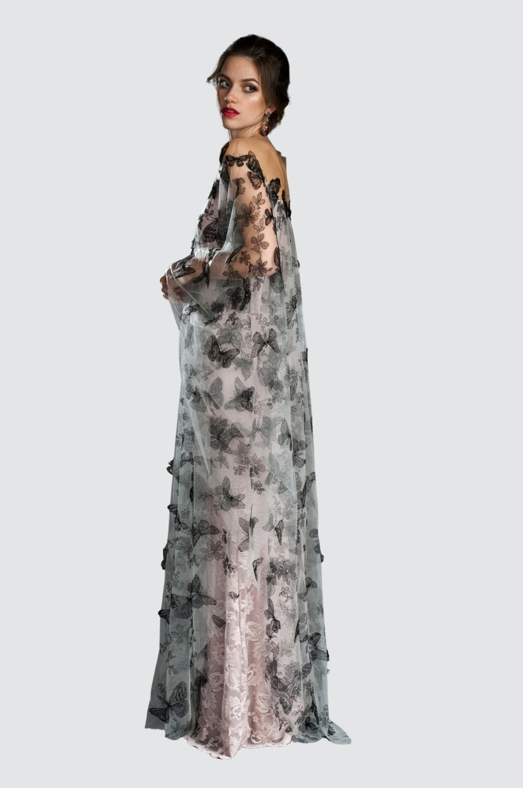 Robe de cocktail asymétrique en dentelle et franges